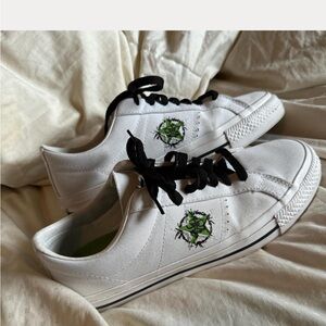 Men’s Converse One Star Pro Ox Monster Airbrush CONS White/Green Sneakers
